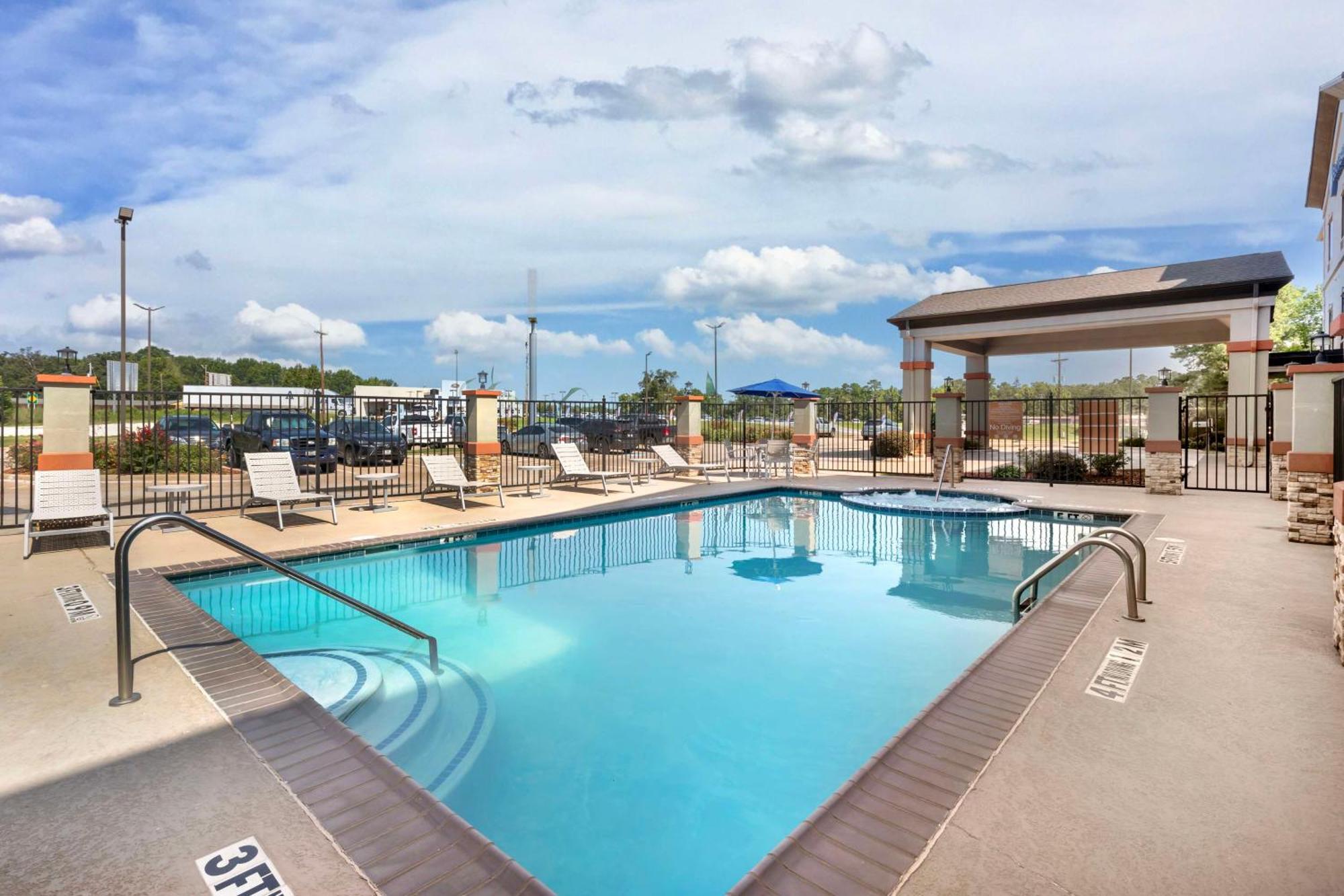 Best Western Carthage Inn & Suites Exterior photo