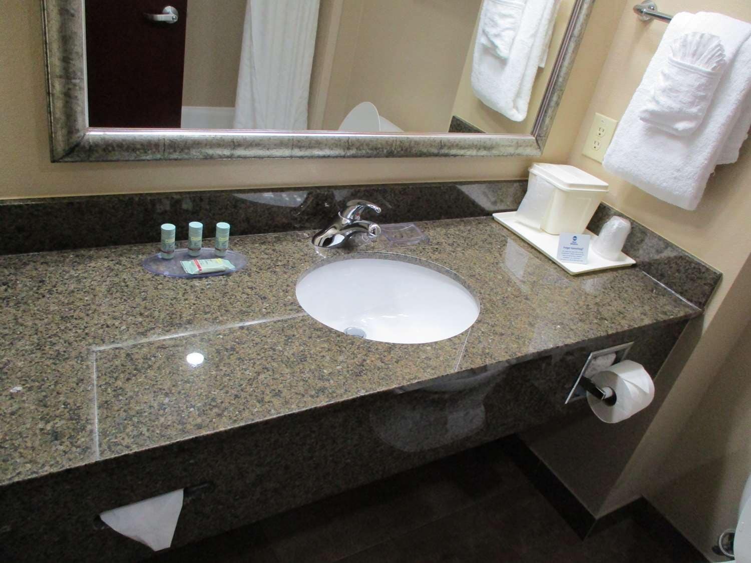 Best Western Carthage Inn & Suites Room photo